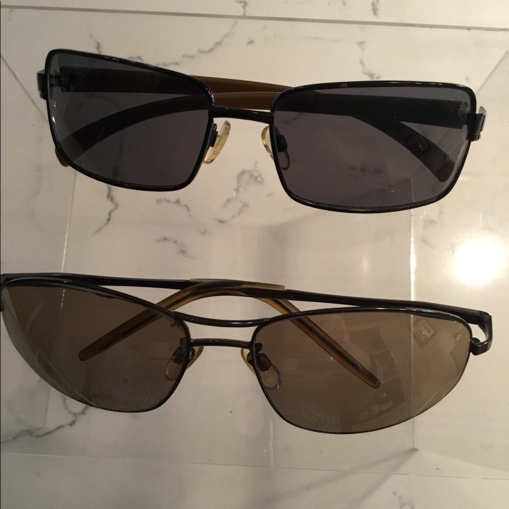 Bundle of 2 pairs of sunglasses